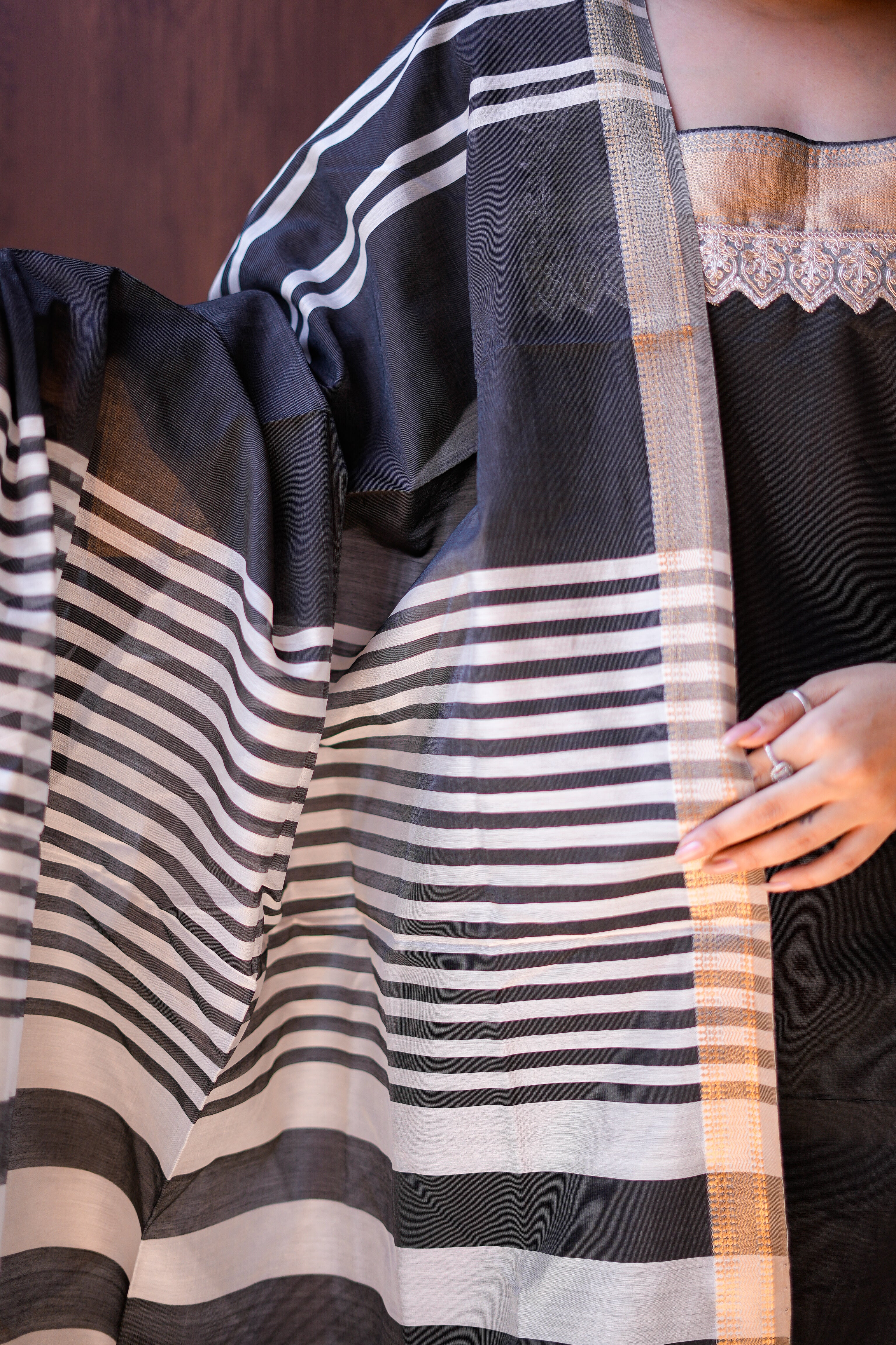 Black & Beige Handwoven Kurta & Dupatta