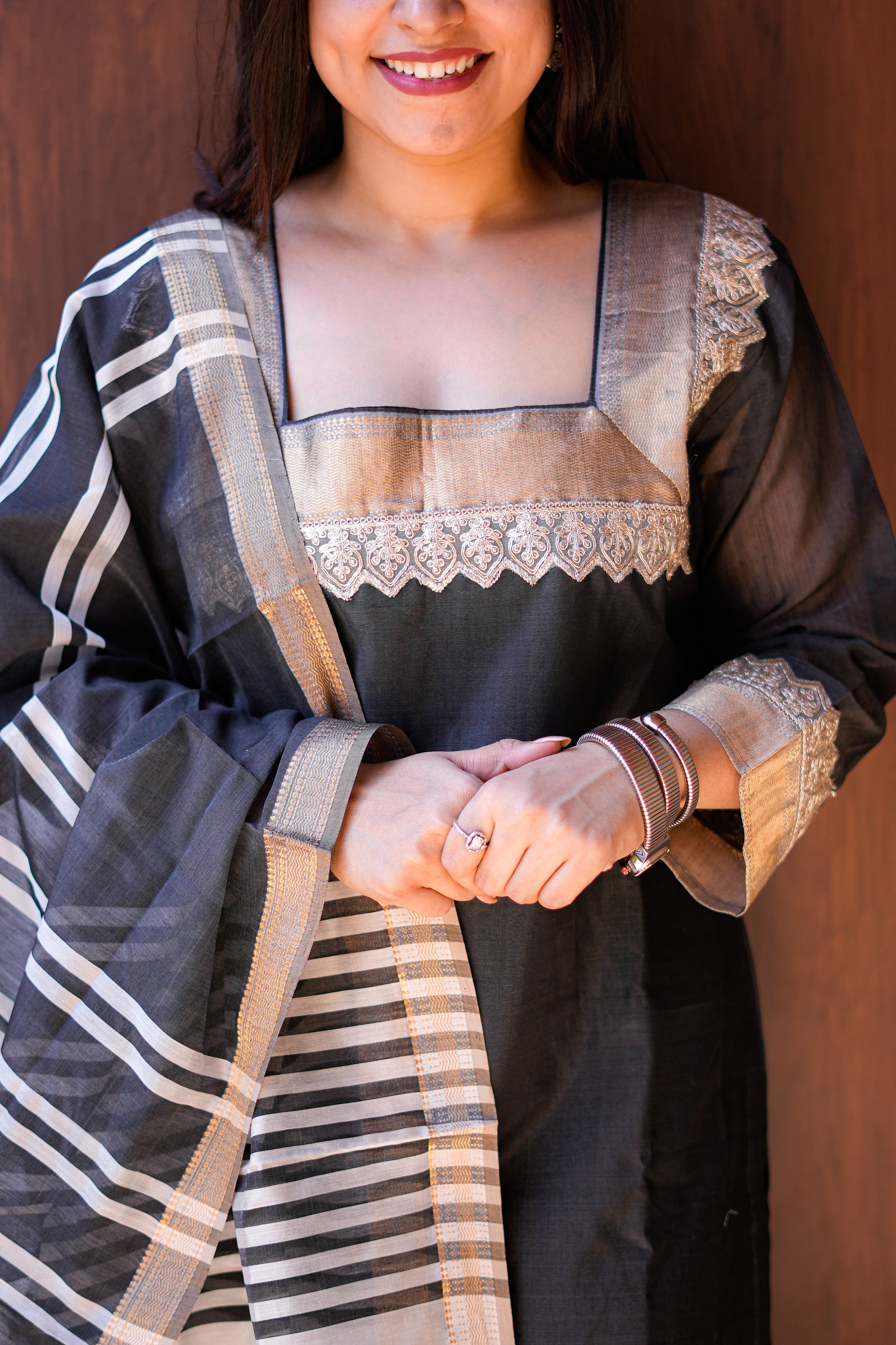 Black & Beige Handwoven Kurta & Dupatta