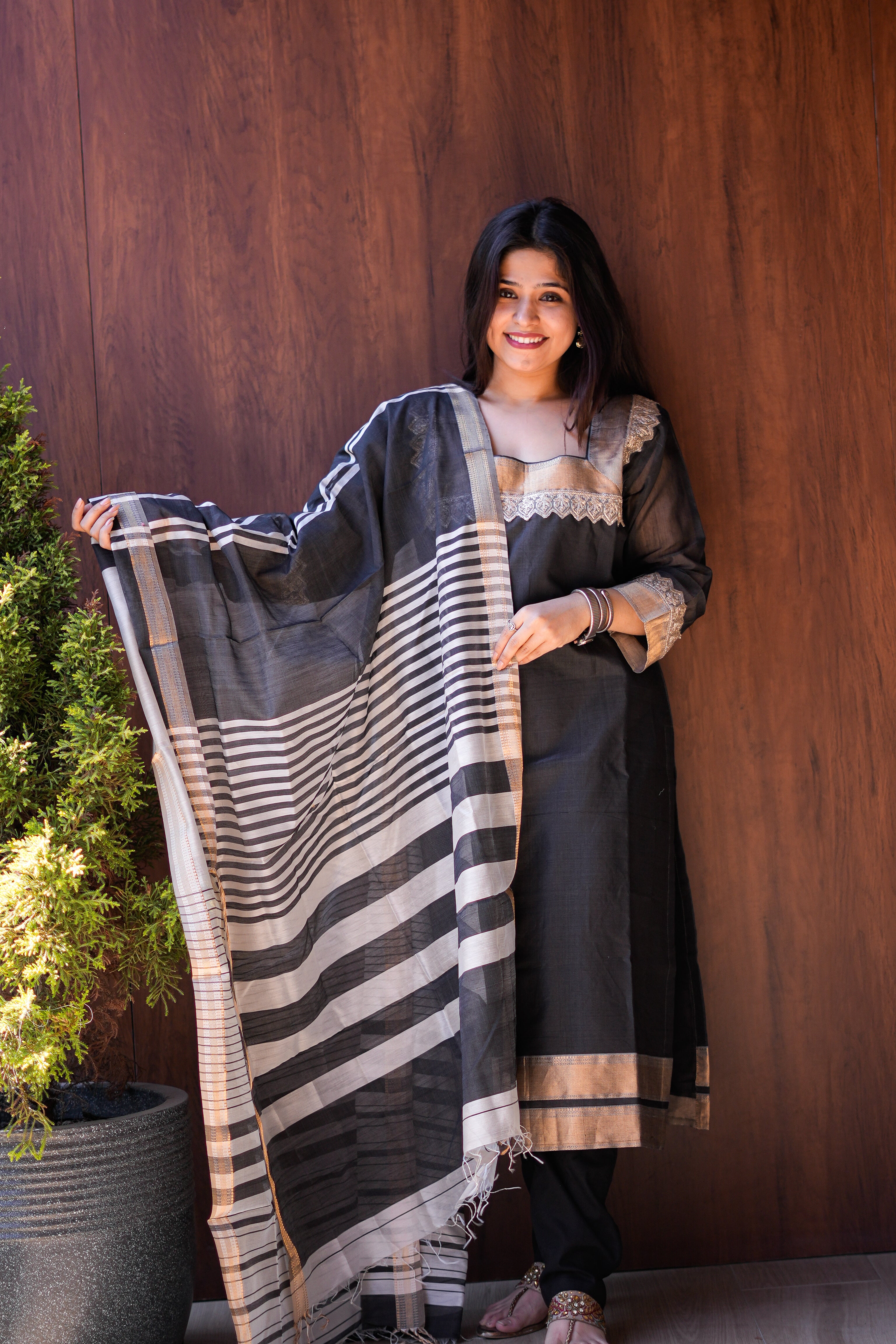 Black & Beige Handwoven Kurta & Dupatta