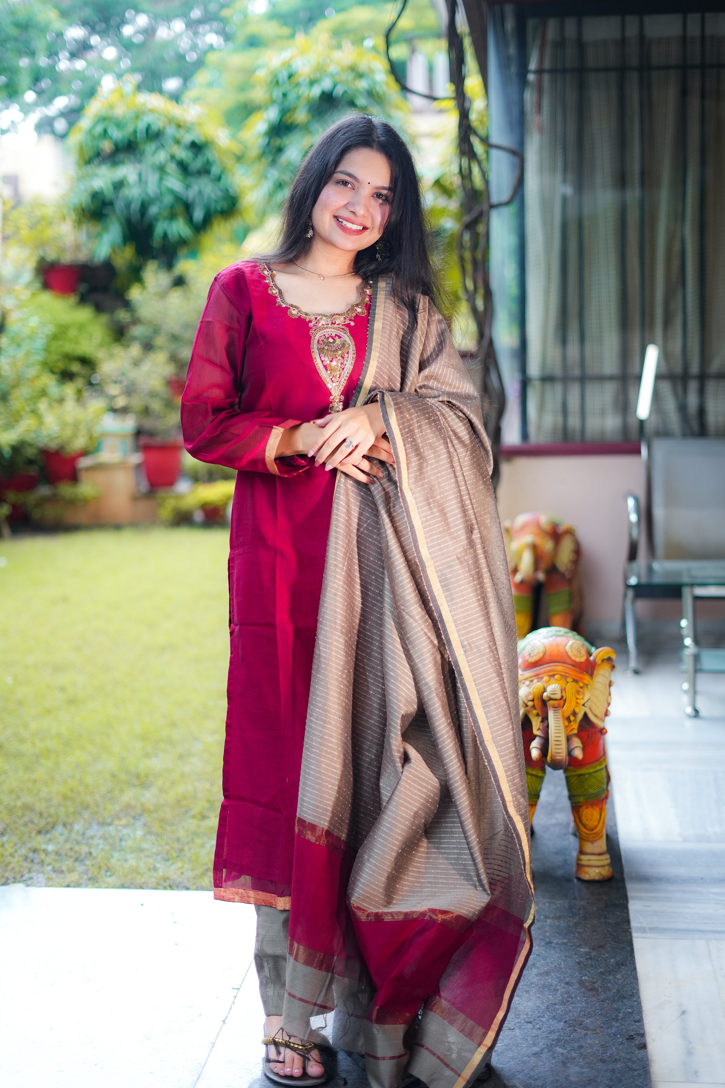Red Maheshwari Handwoven Kurta & Dupatta with Pants (Three Piece)