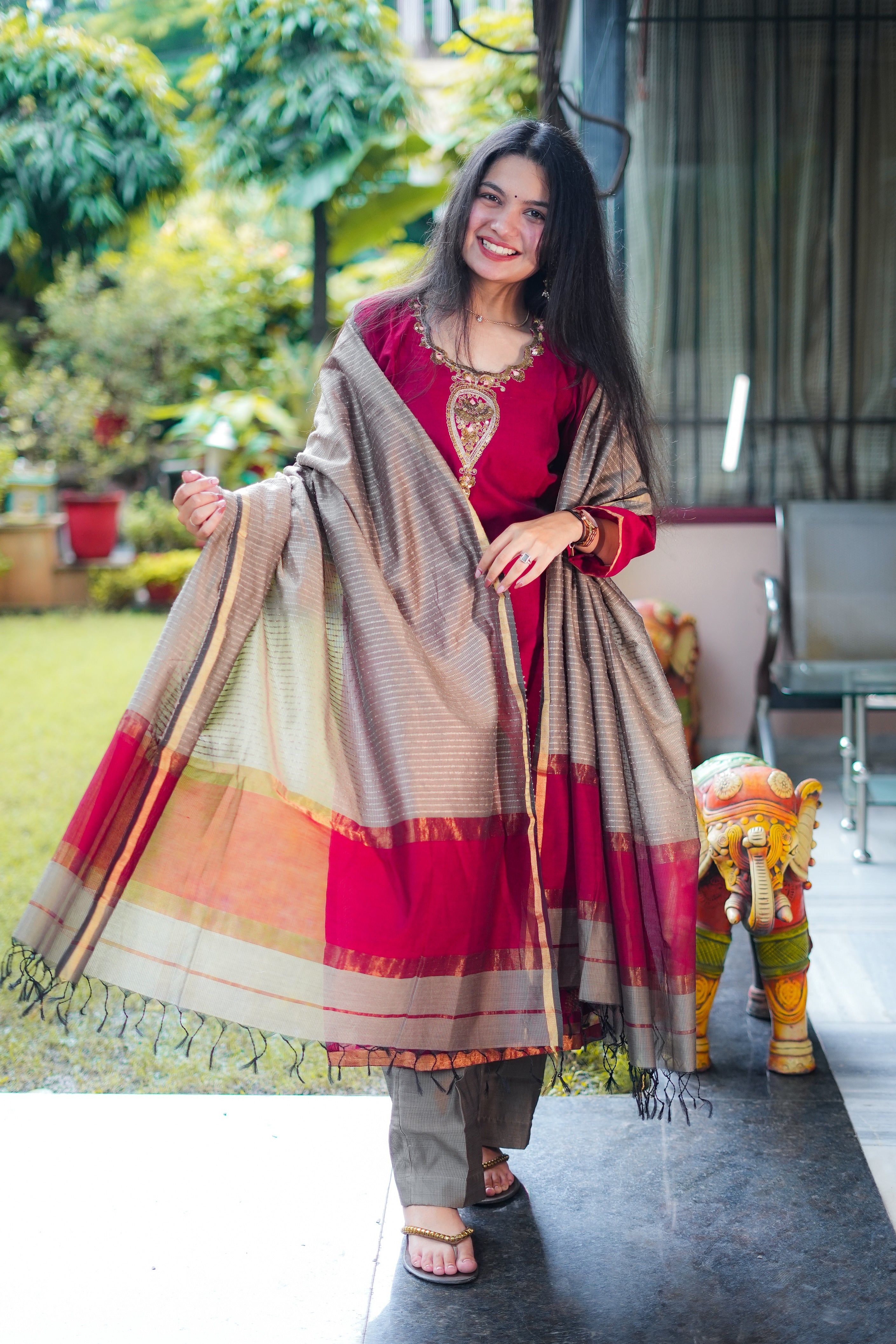 Red Maheshwari Handwoven Kurta & Dupatta with Pants (Three Piece)